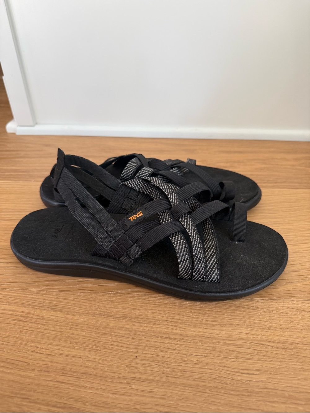 Teva Voya Women’s Black Strappy Woven Sandals Sz.10